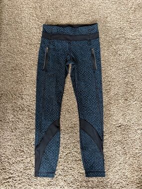Lululemon Blue Patterned Active Leggings with front zippered pockets